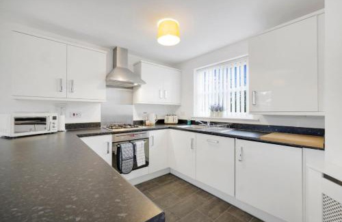 Stockton-on-Tees House | NEW! 3 Bed Home in Stockton-on-tees City Centre by Stay With Us, Ideal for Families & Large Groups, SLEEPS 5!