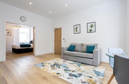 Walkden Apartment | NEW! 5 x Stunning 1-Bed Apartments in Manchester by 53 Degrees Property, Ideal for Long Term, Couples or Business Groups!