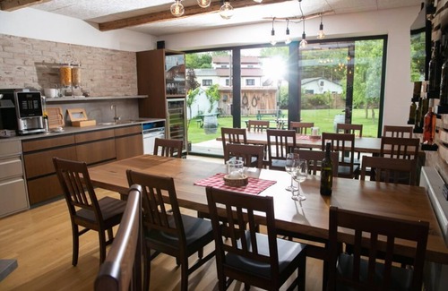 Grub an der March Apartment | New apartment in an oasis of wellbeing with a private courtyard and sun terrace.