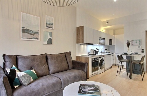 Grenelle Apartment | New Apt - Eiffel Tower - 1 BR with patio and AC