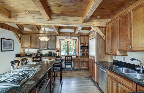 Breckenridge House | NEW Aspen Glade Chalet, Luxury Estate on Acre+, minutes to Breck Slopes.