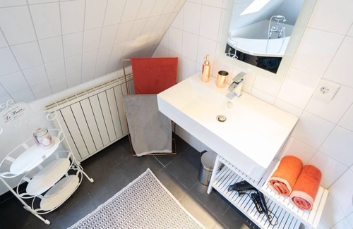 Radeberger Vorstadt Apartment | NEW at FeWo -direkt: 3-room apartment directly on the Dresdner Heide