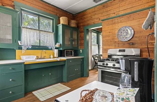 Fredericksburg Cabin | NEW Baag Farm House | Historic | Wildlife