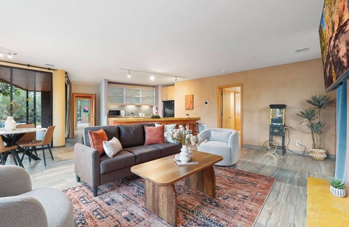 West Sedona House | NEW! Bella Vista Private I Spa I Game Rm I Rock View I Trail Access I Sleeps 16!