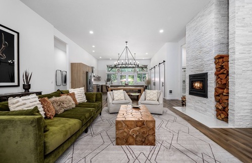 Sunriver House | NEW BEND MODERN CHALET 14 MINUTES TO MT. BACHELOR!