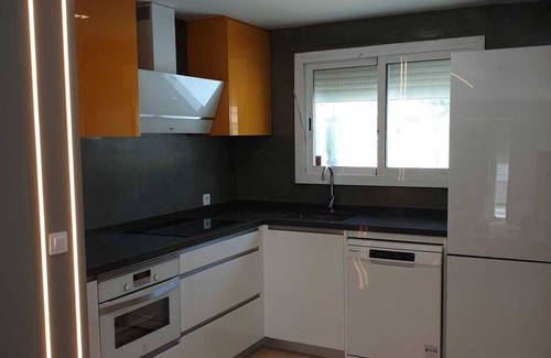 Playa de Almarda Ski Chalet | New chalet 7 rooms. Private pool. Next to the sea.Parking. Little crowded beach