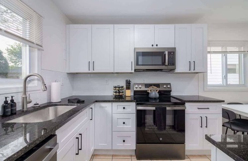 Hazel Park House | NEW!Comfy 3BR/2BA Home/Friendly City of Hazel Park