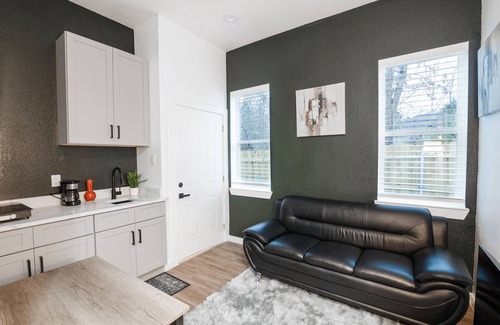 Cedar Crest House | New Construction 1-Bedr Mother-In-Law Quarters with Private Entrance in Dallas