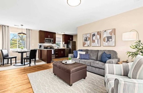 Roseville Apartment | New! Cozy 1BR, Minutes to Roseville Downtown