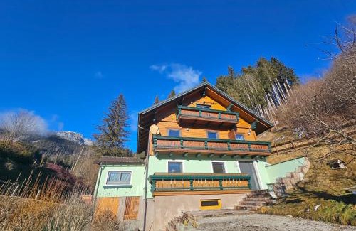 Assachberg Apartment | New, cozy retreat, 300 m to ski bus in Schladming Region