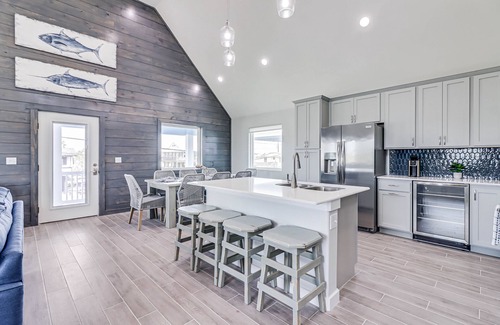 Port Aransas House | New Custom Built 6 BDRM Private Pool Mins To Beach