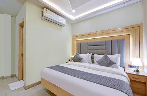 Old Delhi Hotel | New Frontier - 2 Mins from OLD Delhi Railway Station & Chandni Chowk