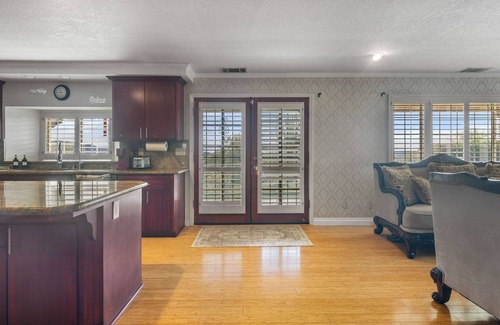 Temecula Villa | New Hilltop Private Estate W/Views, Pool, Hot Tub, Mini Golf & More!