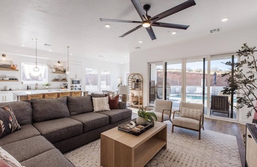Washington House | New Home | Private Pool, Hot Tub & Desert Views