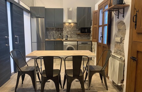 Llamero Cottage | New house for rent complete with enclosed outdoor area, ping pong, barbecue, etc.