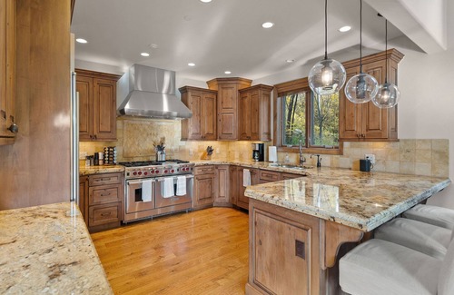 Vail House | NEW! Incredible Vail Views, 2 Bunk Rooms, Hot Tub, Chefs Kitchen.