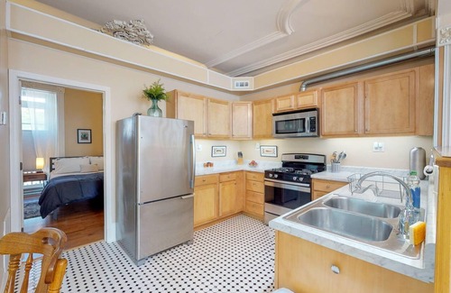 Troy Apartment | New kitchen & appliances, historic 2 bedroom Downtown Troy