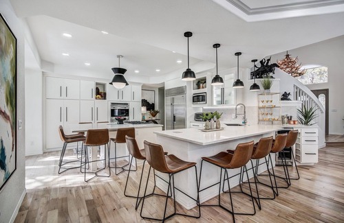 Westridge House | NEW Lakeshore Lodge - Massive Space & Views for Family Gatherings!