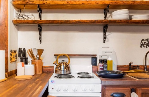 Shingletown Ski Chalet | NEW - Lassen Tree Cabin with Hot Tub