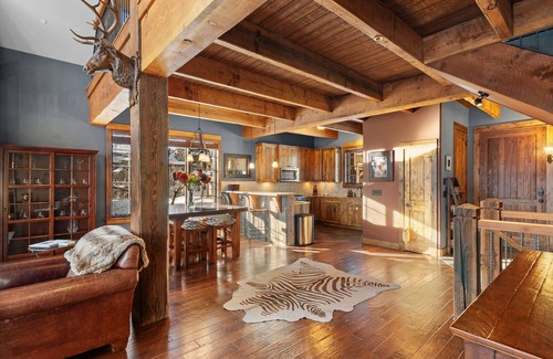 Big Sky Condo | NEW! Laughing Moose Lodge. Stunning Mtn Views, Fireplace, Billiards, Hot Tub.