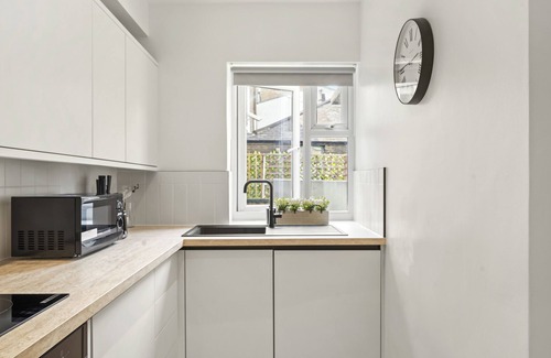 South Kensington Apartment | NEW LISTING! Excellent Location for Exploring London