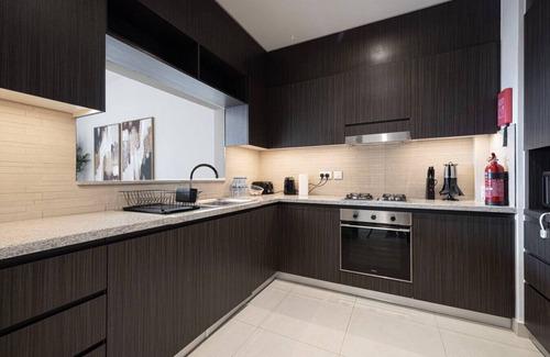 Bur Dubai Apartment | New LUXE 2BR |Burj Khalifa View |Dubai Mall Access