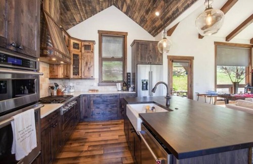 Forest Hills House | NEW luxury 4 Bedroom Home with spectacular views