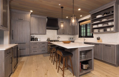 Big Sky House | New! Luxury home near Town Center with hot tub and a home gym