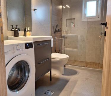 Nea Alikarnassos Apartment | New & modern apt near Heraklion-airport & sea