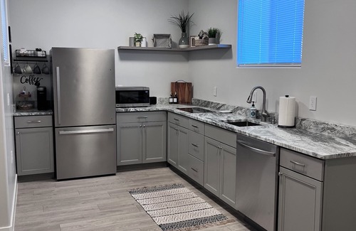 Toquerville House | NEW Modern basement casita with majestic views just 24mi to Zion National park