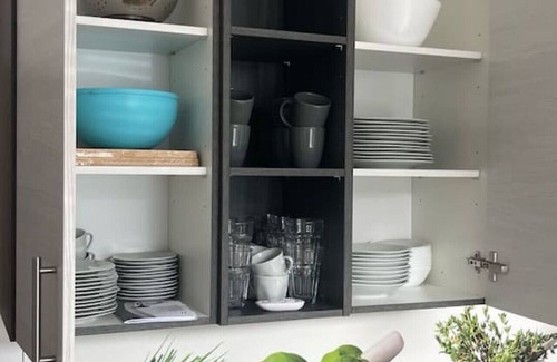 Leitendorf Apartment | New! Modern! City! Parking! Singlesizeroom in Top2