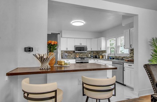 Cheektowaga House | New Modern Home in well appointed Buffalo, NY neighborhood.