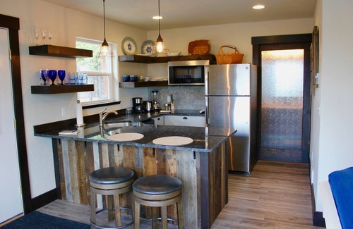 Somers Cottage | New Montana Modern Cottage overlooking Flathead Lake