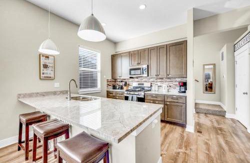 Woodland Park House | New! Mountain Views, Walk to Eat or Shop, Garage, 3BR