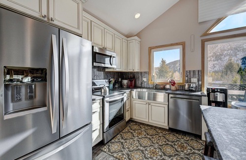 The Reserve House | New Mt Royal Retreat Near Downtown Frisco - Hot Tub & Breathtaking Views