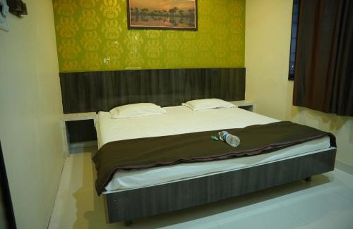 Tuljapur Hotel | New Palange Bhakt Niwas