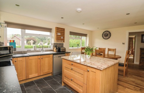 Penybont Cottage | NEW PENY, pet friendly, with hot tub in Llandrindod Wells