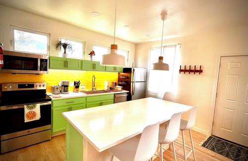 West Colorado Springs Cottage | New Private Cottage with Hot Tub Steps from Garden of the Gods