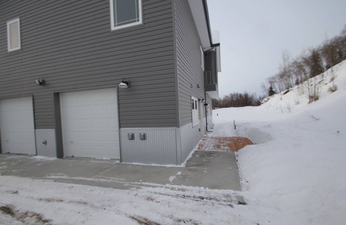 Badger House | New Property Fully ADA Accessible Sleeps 2 15 minutes from Downtown Fairbanks
