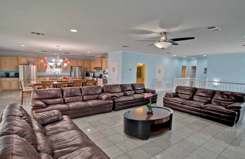 South Padre Island House | New Renovations,EV charger,5Lots To Beach,HeatedPool/Jacuzzi