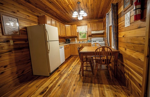 Hico Cabin | New River Gorge Cabin 6, hot tub and fireplace at the best area prices