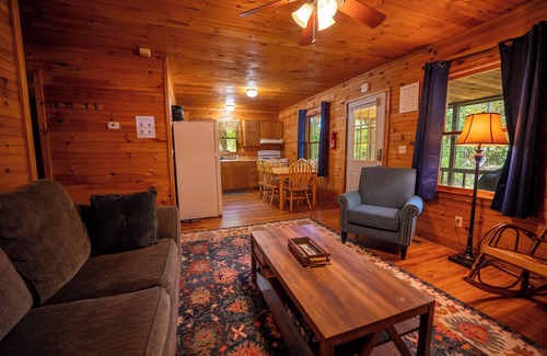 Hico Cabin | New River Gorge Cabin, hot tub and fireplace at the best area prices