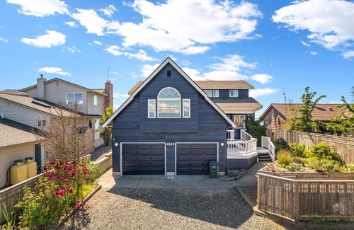 Ferndale House | New SANDY POINT 6 BEDS 3 BATHS BEACH HOUSE WITH AMAZING VIEWS
