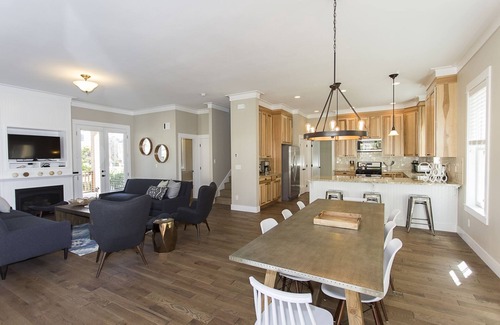 Seabrook House | *NEW* Seabrook's Sea to Shining Sea: Dog Friendly