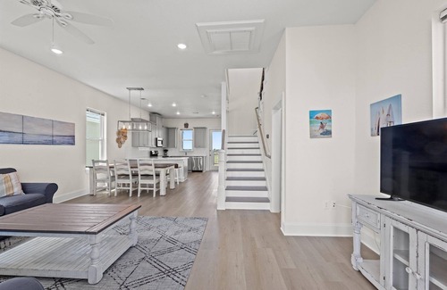 Galveston House | NEW! Sleeps 10, Bay & Gulf Views 2 min to Beach Unit 8