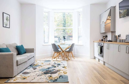 Walkden Apartment | NEW! Spacious Flat, Ideal for Business, Sleeps 4!