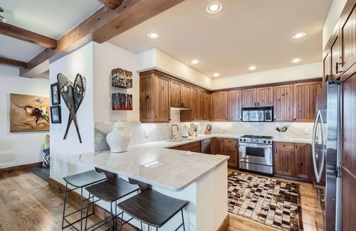 Avon Condo | NEW! Spectacular True Ski In Out, Hot Tub, Pool, Bear Paw Bachelor Gulch!