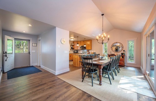 Oakland House | New! Split Lakefront Home