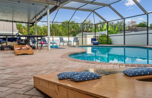 Palma Sola House | NEW Sunshine Getaway Heated Pool Hot Tub Games Villa