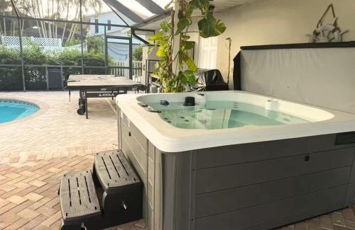 Palma Sola House | NEW Sunshine Getaway Heated Pool Hot Tub Games Villa